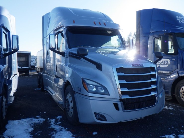 2019-freightliner-cascadia-126-image-3