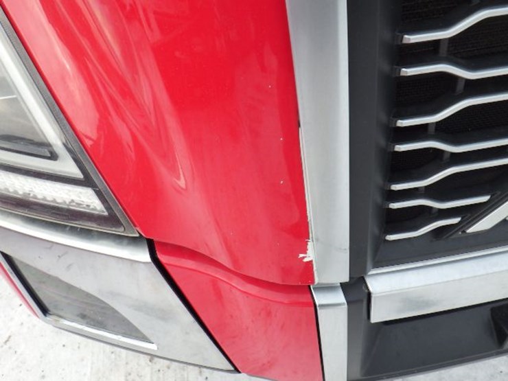 2023-volvo-vnl-300-image-3