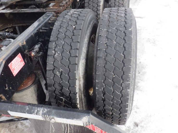 2016-volvo-vnl-300-image-7