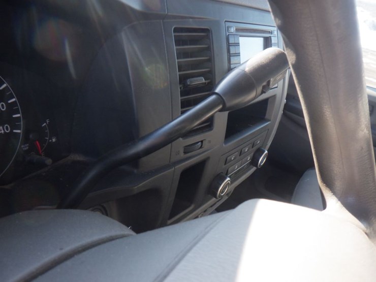 2013-nissan-nv2500-image-11