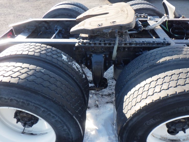 2018-freightliner-cascadia-126-image-4