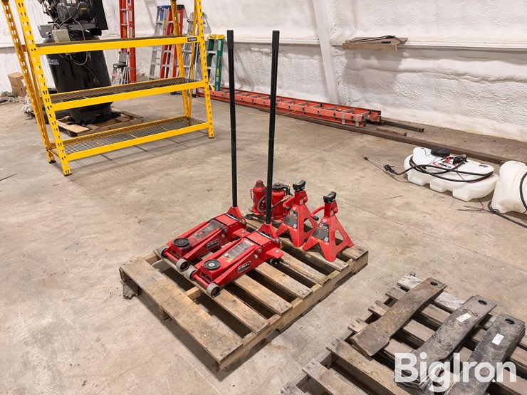 big-red-jacks-image-1