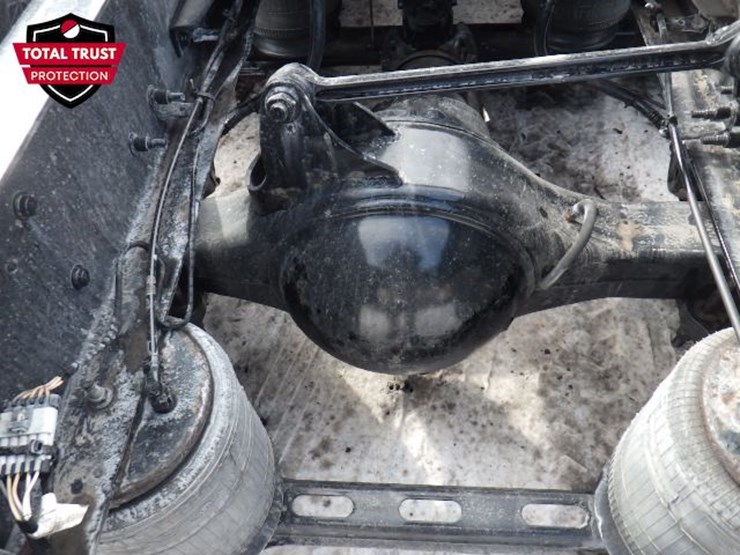 2023-volvo-vnl-300-image-11