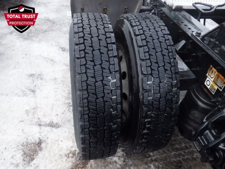 2019-peterbilt-579-image-14