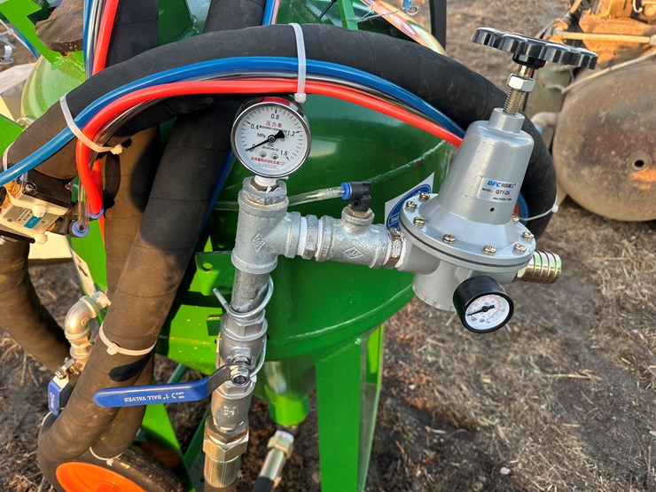 #2599-•-dustless-sandblaster-image-9