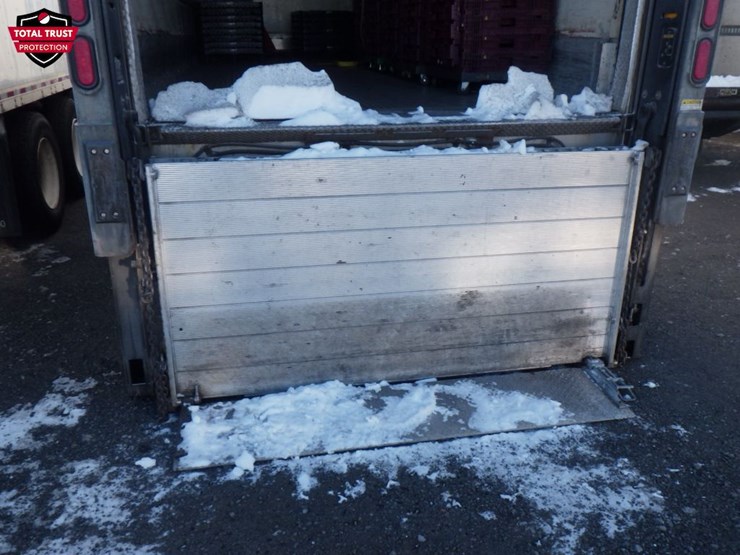 2019-freightliner-m2-106-image-7