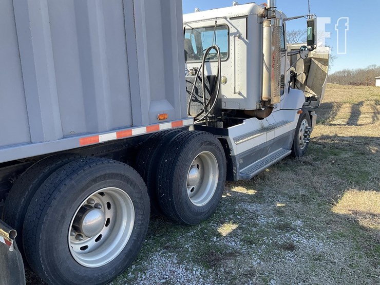 1998-freightliner-fld112-image-4