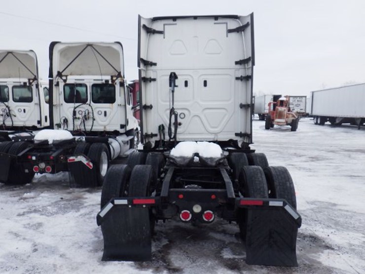 2018-freightliner-cascadia-125-image-10
