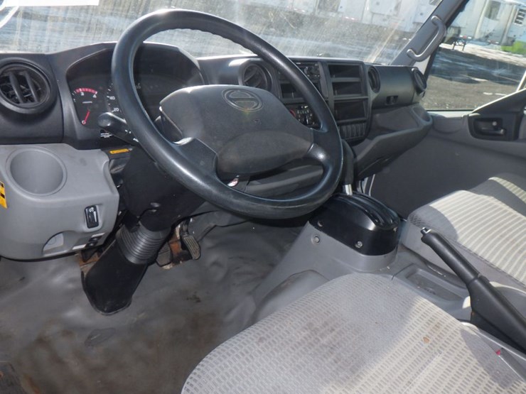 2018-hino-155-image-10