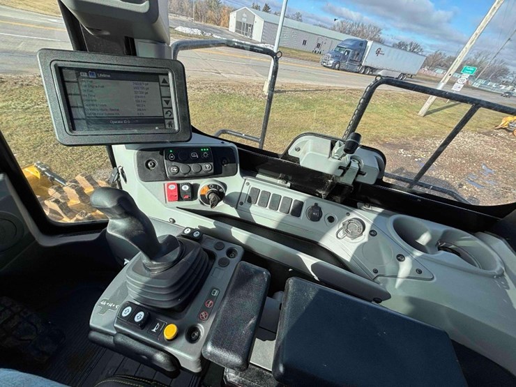 2023-caterpillar-815-image-40