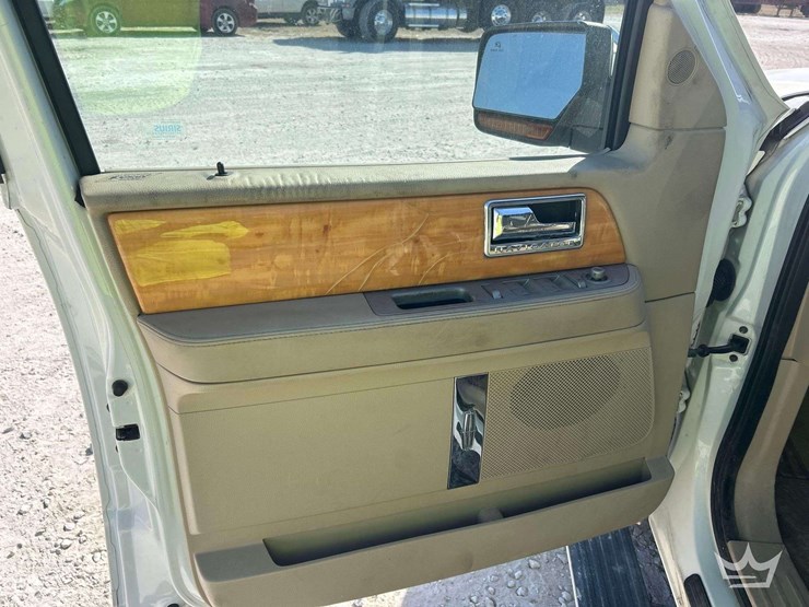 2008-lincoln-navigator-image-15