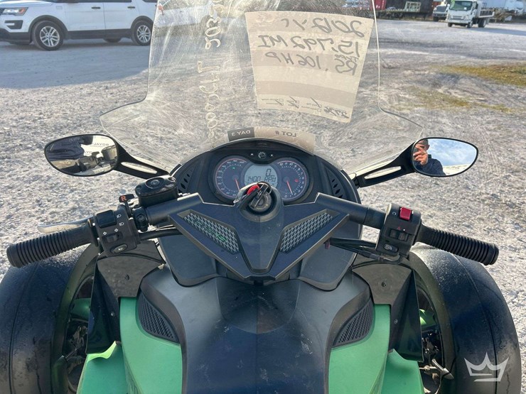 2012-can-am-spyder-motorcycle-image-12