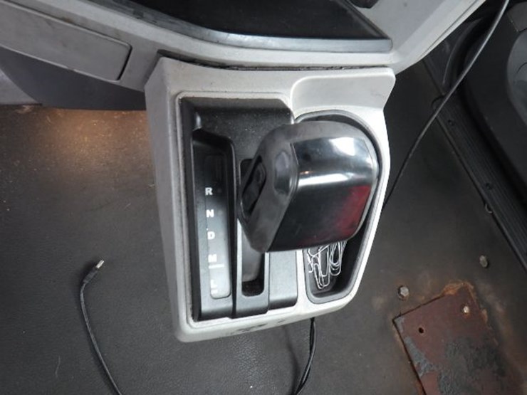 2017-peterbilt-579-image-16