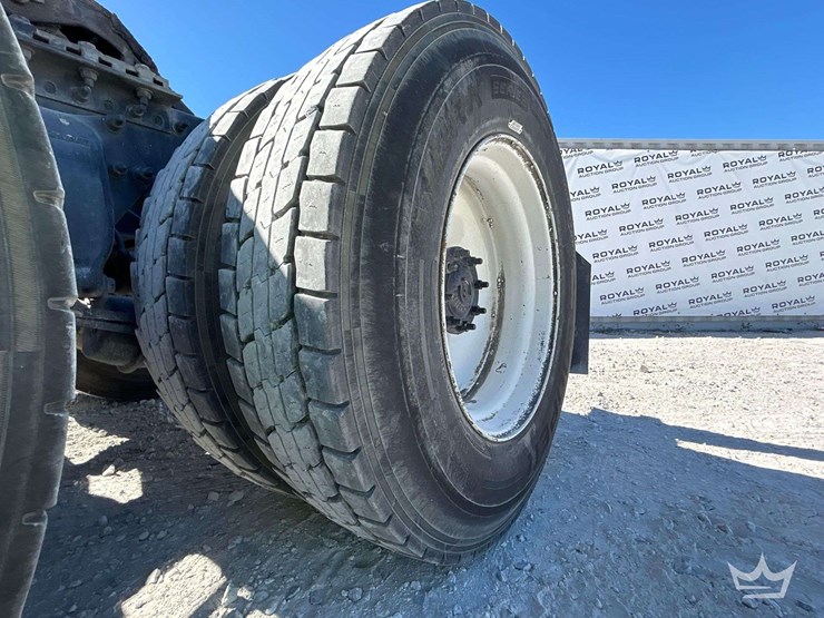 2016-freightliner-cascadia-125-image-31