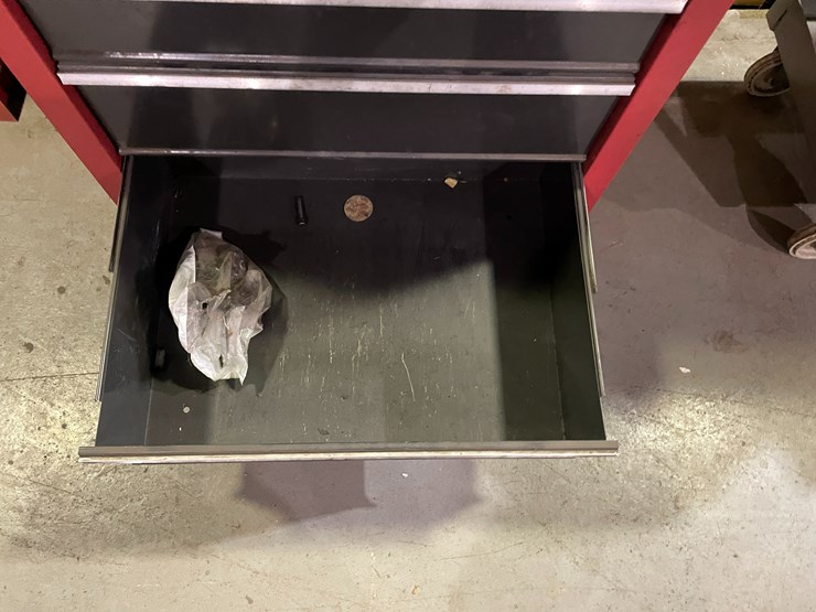 #7010-•-mac-toolbox-with-contents-image-16