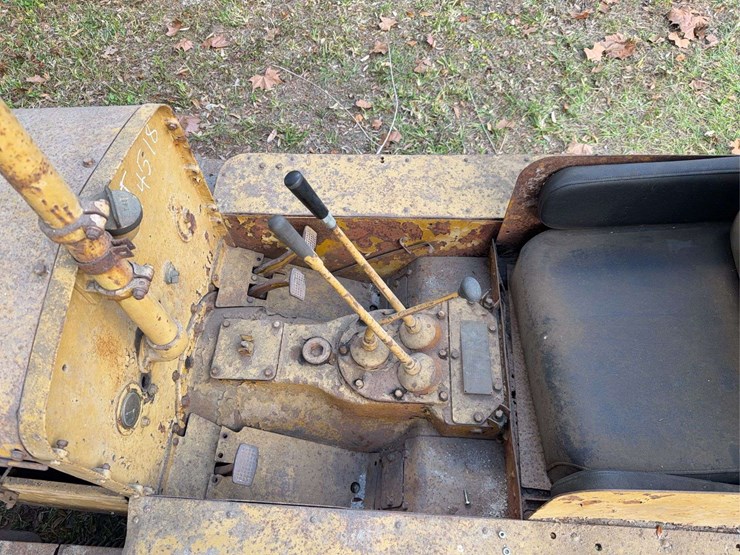 caterpillar-ten-gas-crawler-image-22