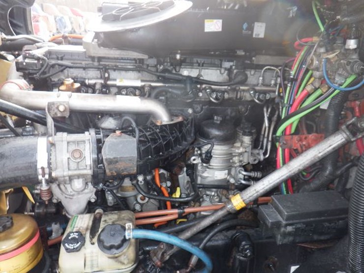 2016-freightliner-cascadia-125-image-22