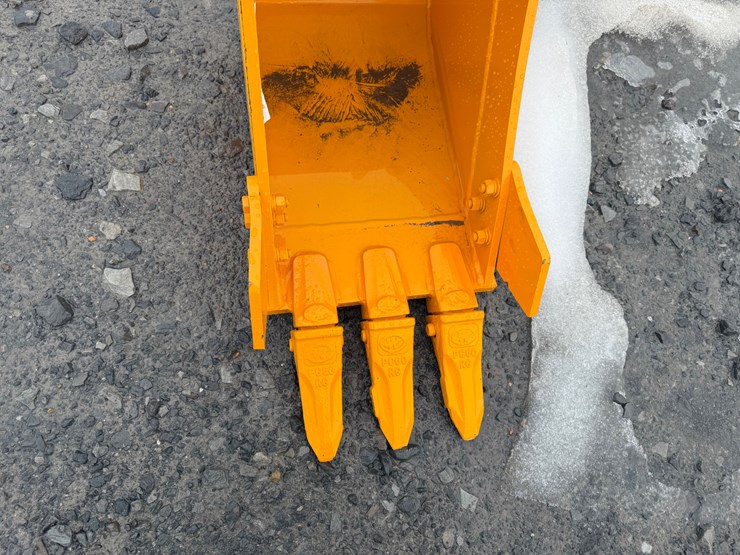 caterpillar-305-image-6