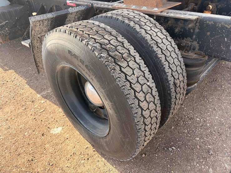 1994-volvo-truck-tractor-image-35