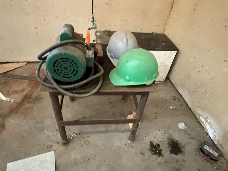 #5920-•-electric-motor-on-stand-image-7