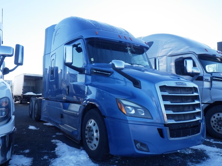 2019-freightliner-cascadia-126-image-3