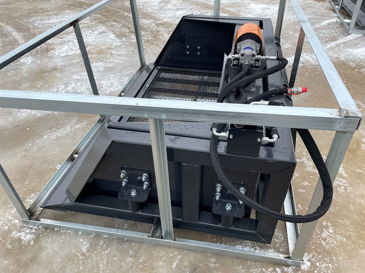 #2374-•-wolverine-screening-bucket-image-8