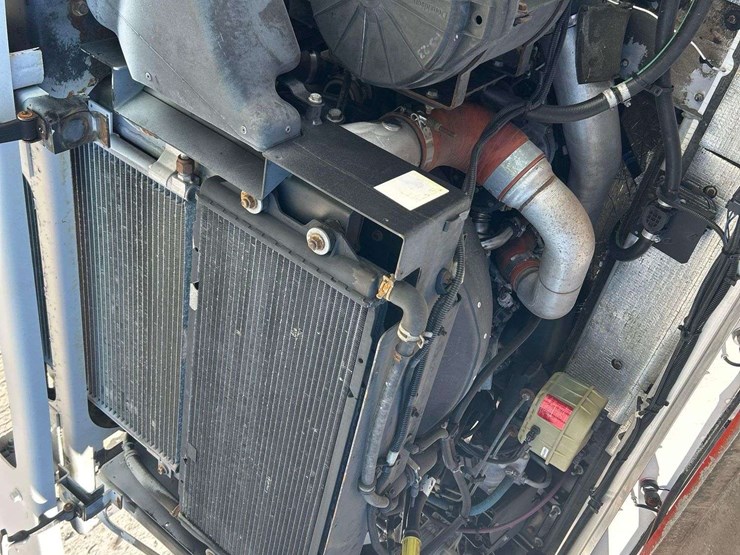 2010-workhorse-w62-image-8