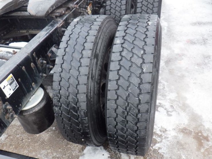 2017-peterbilt-579-image-7