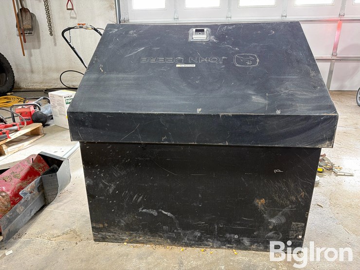 john-deere-toolbox-with-tools-image-3