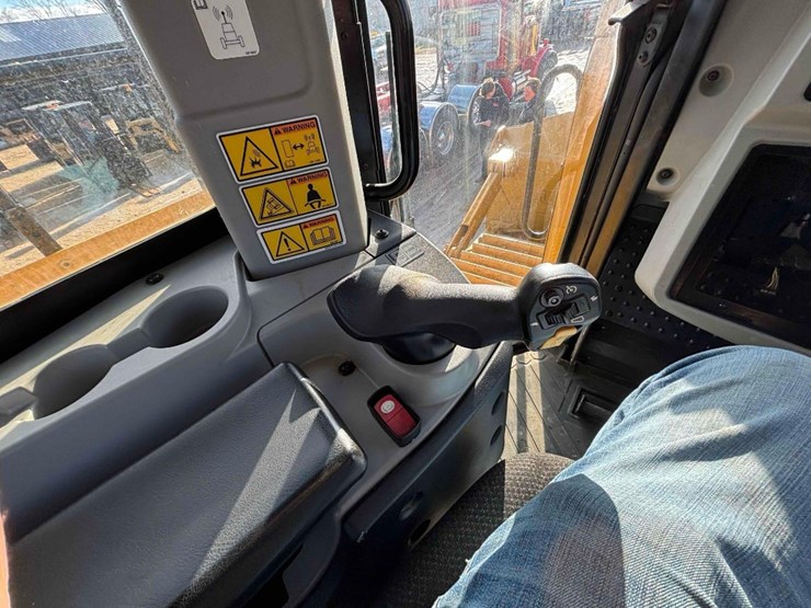 2019-caterpillar-d8t-image-49