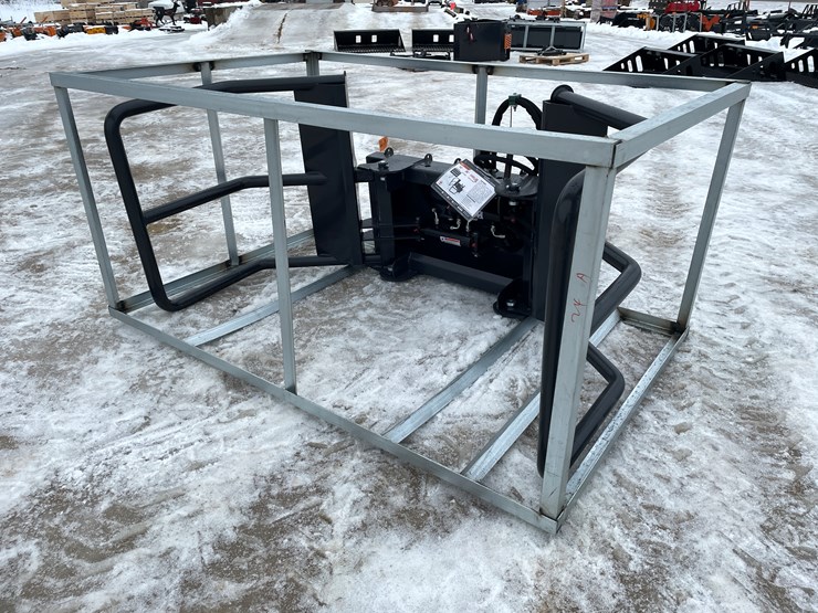 #2367-•-wolverine-hydraulic-bale-squeeze-attachment-image-1