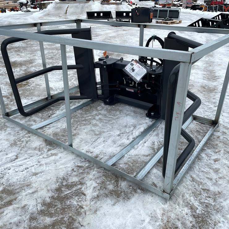 #2367 • Wolverine Hydraulic Bale Squeeze Attachment