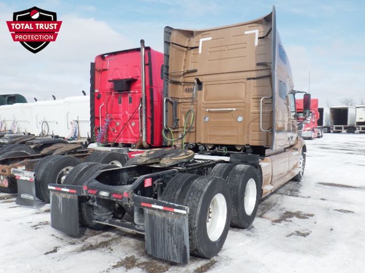 2022-volvo-vnl-760-image-11