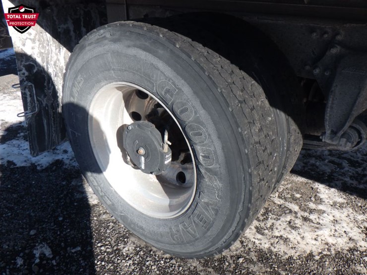 2019-freightliner-m2-106-image-5