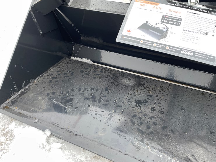 #2365-•-wolverine-mini-skid-steer-combination-bucket-image-12