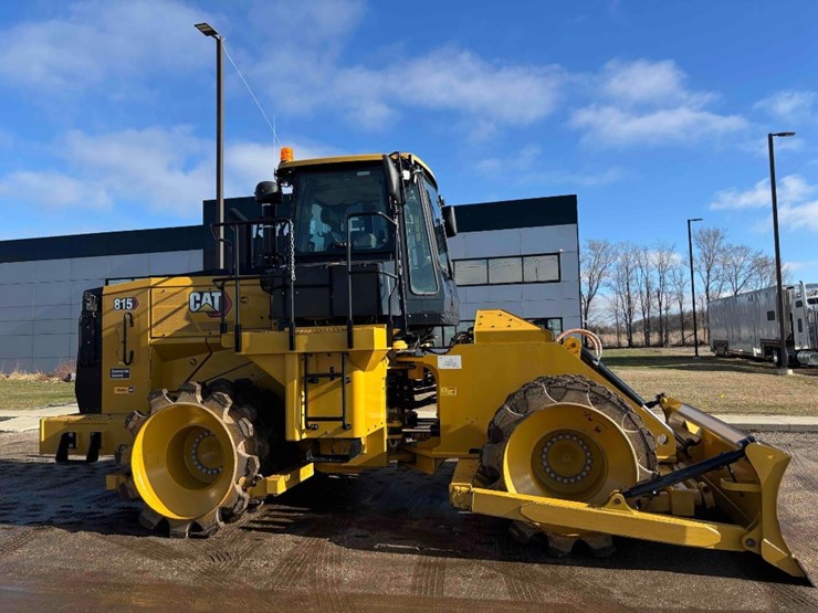 2023-caterpillar-815-image-43