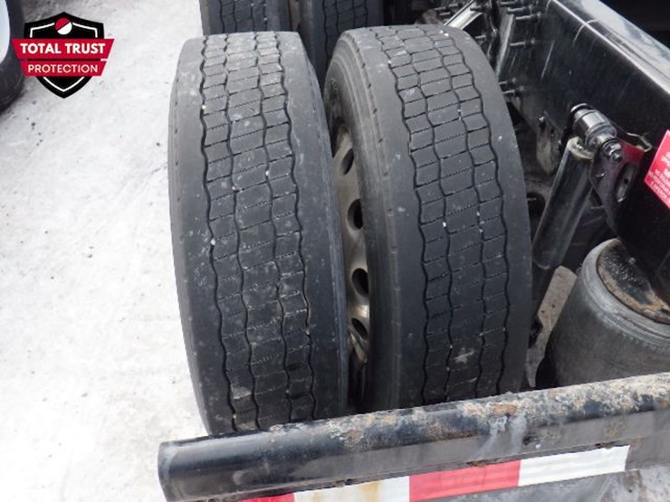 2023-volvo-vnl-300-image-14