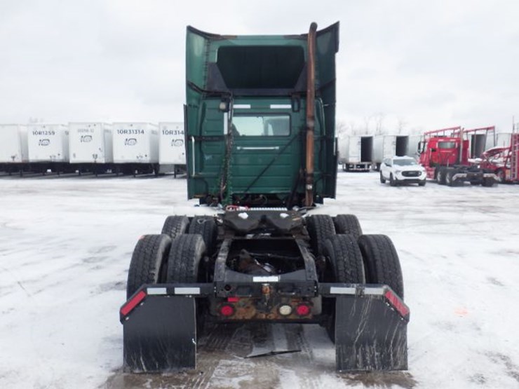 2016-volvo-vnl-300-image-9