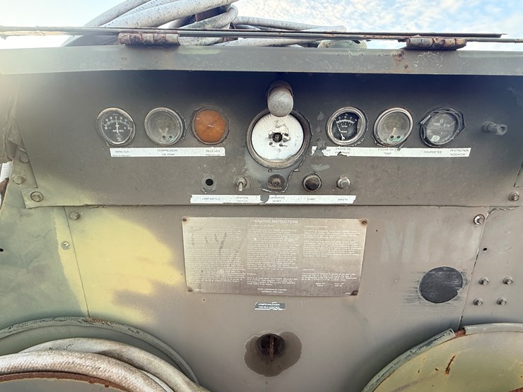 #2595-•-davey-towable-air-compressor-image-9