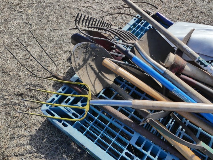 misc.-yard-tools-image-3