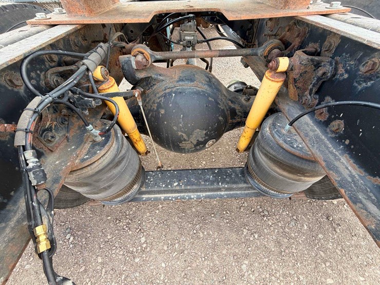 1994-volvo-truck-tractor-image-13