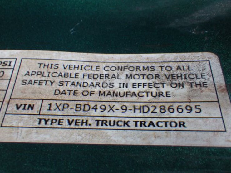 2017-peterbilt-589-image-18