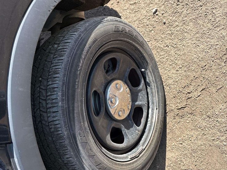 2016-ford-explorer-image-21