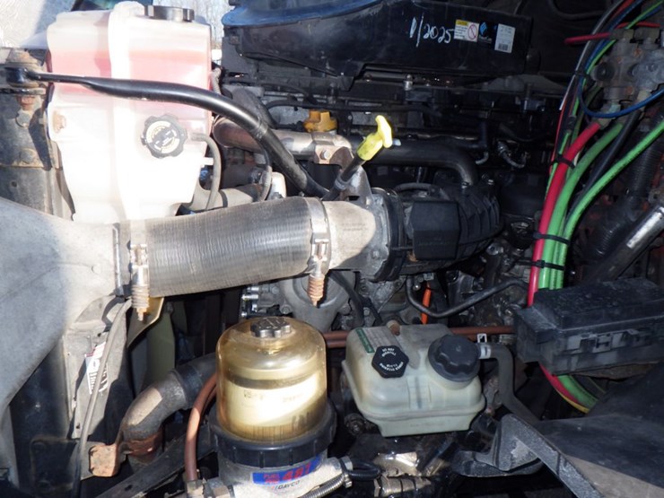 2018-freightliner-cascadia-113-image-17