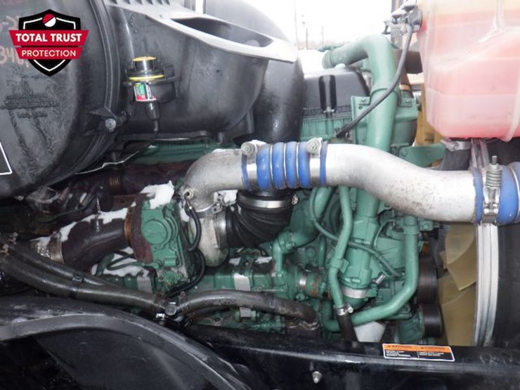 2022-volvo-vnl-300-image-23