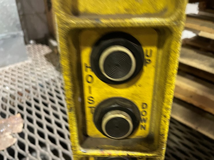 #5986-•-yale-18480-3-ton-chain-hoist-image-6