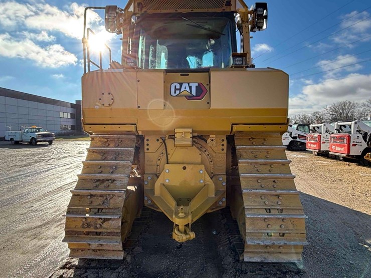 2019-caterpillar-d8t-image-7