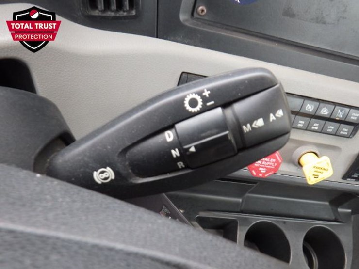 2020-freightliner-cascadia-116-image-16