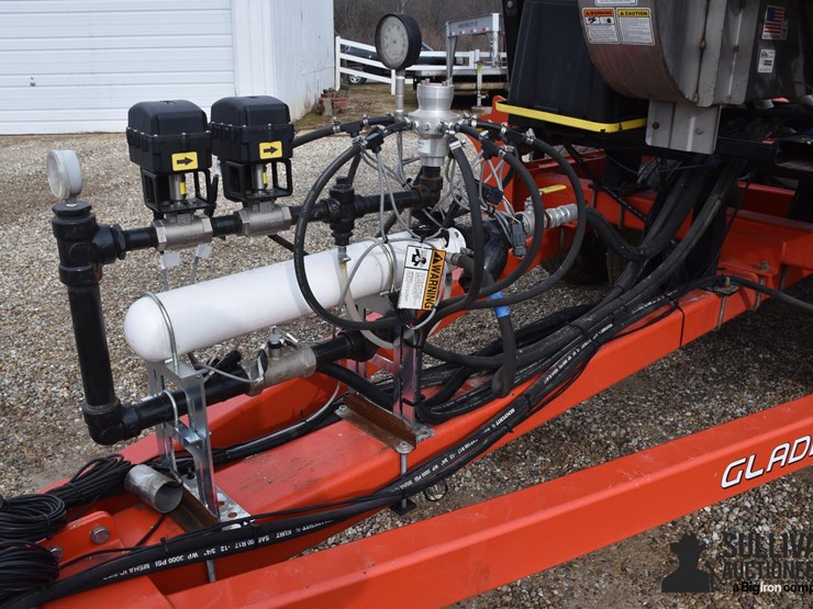 2012-kuhn-krause-gladiator-1200-8r30-strip-till-applicator-w/montag-dry-fertilizer-image-12