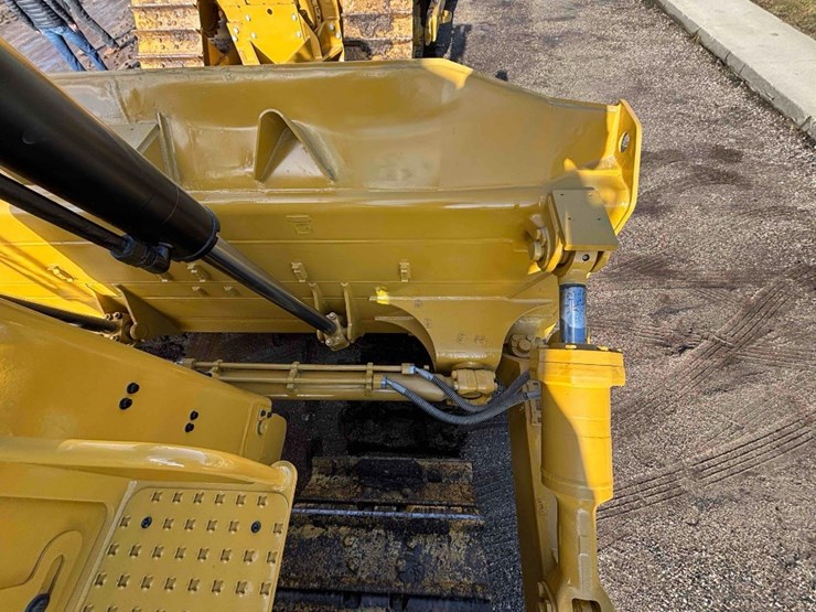 2020-caterpillar-d8t-image-41